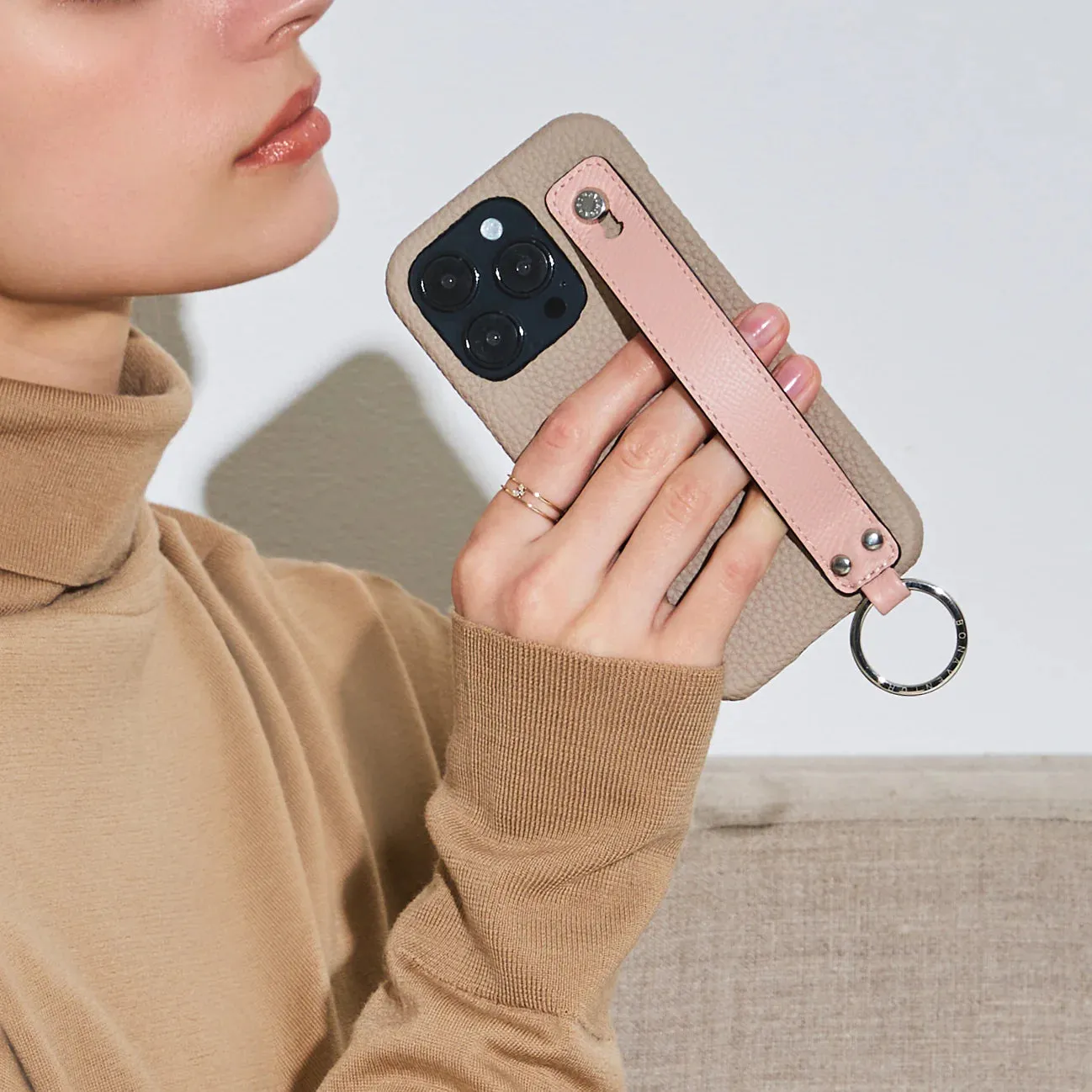 Fjord Back Cover with Handle (iPhone 16)