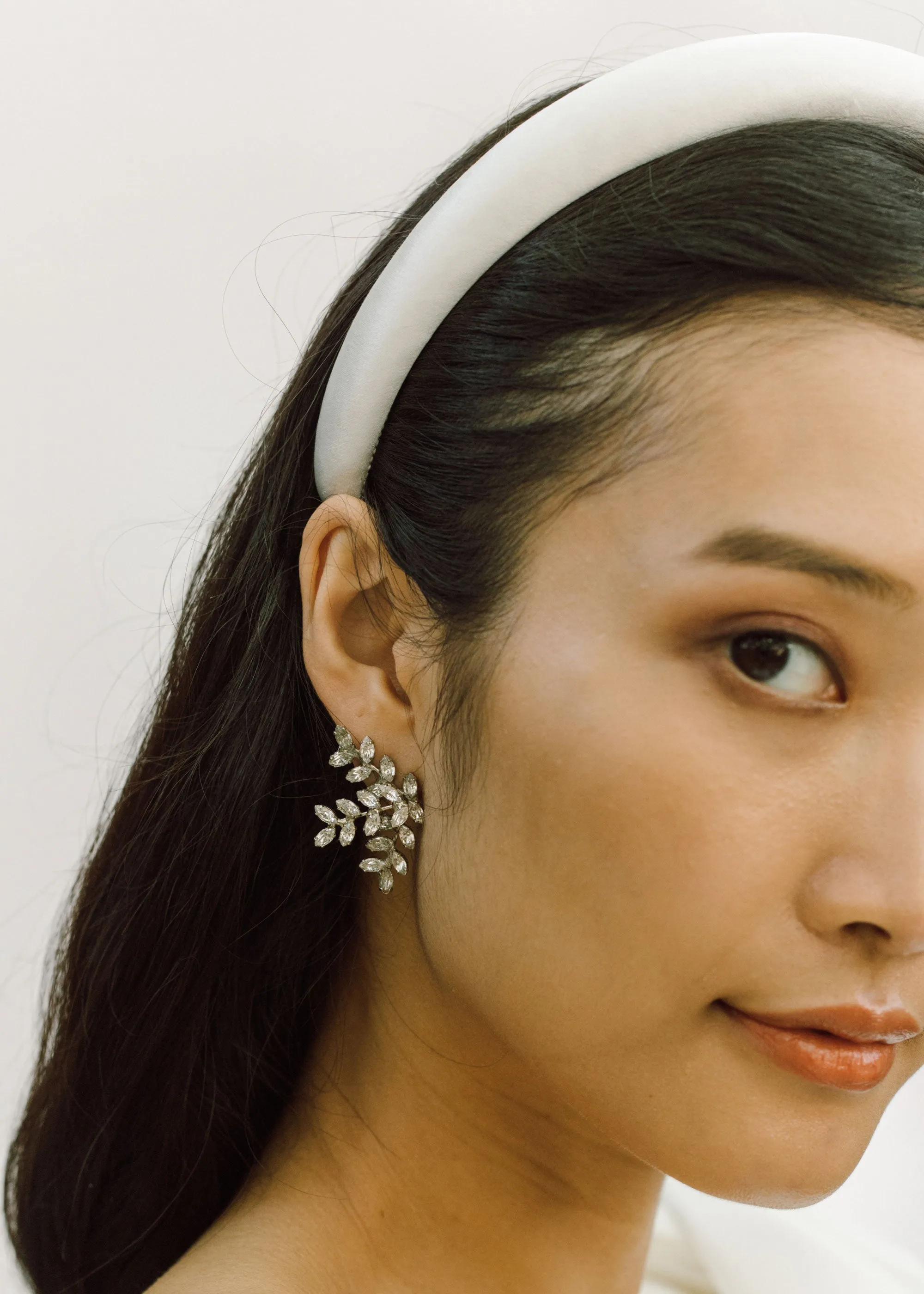 Viniette Earrings -- Crystal
