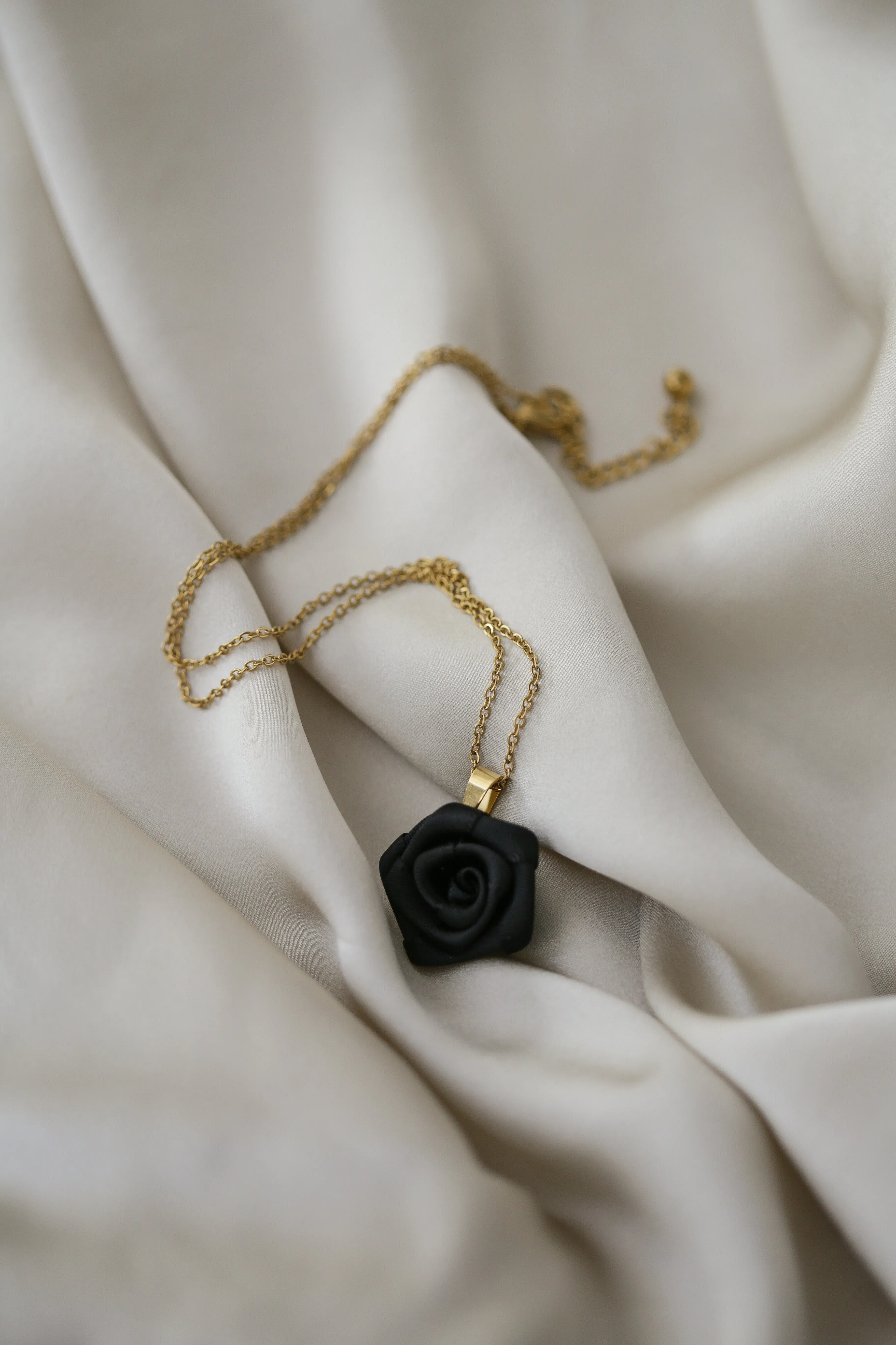 Xenopatra Rose Necklace