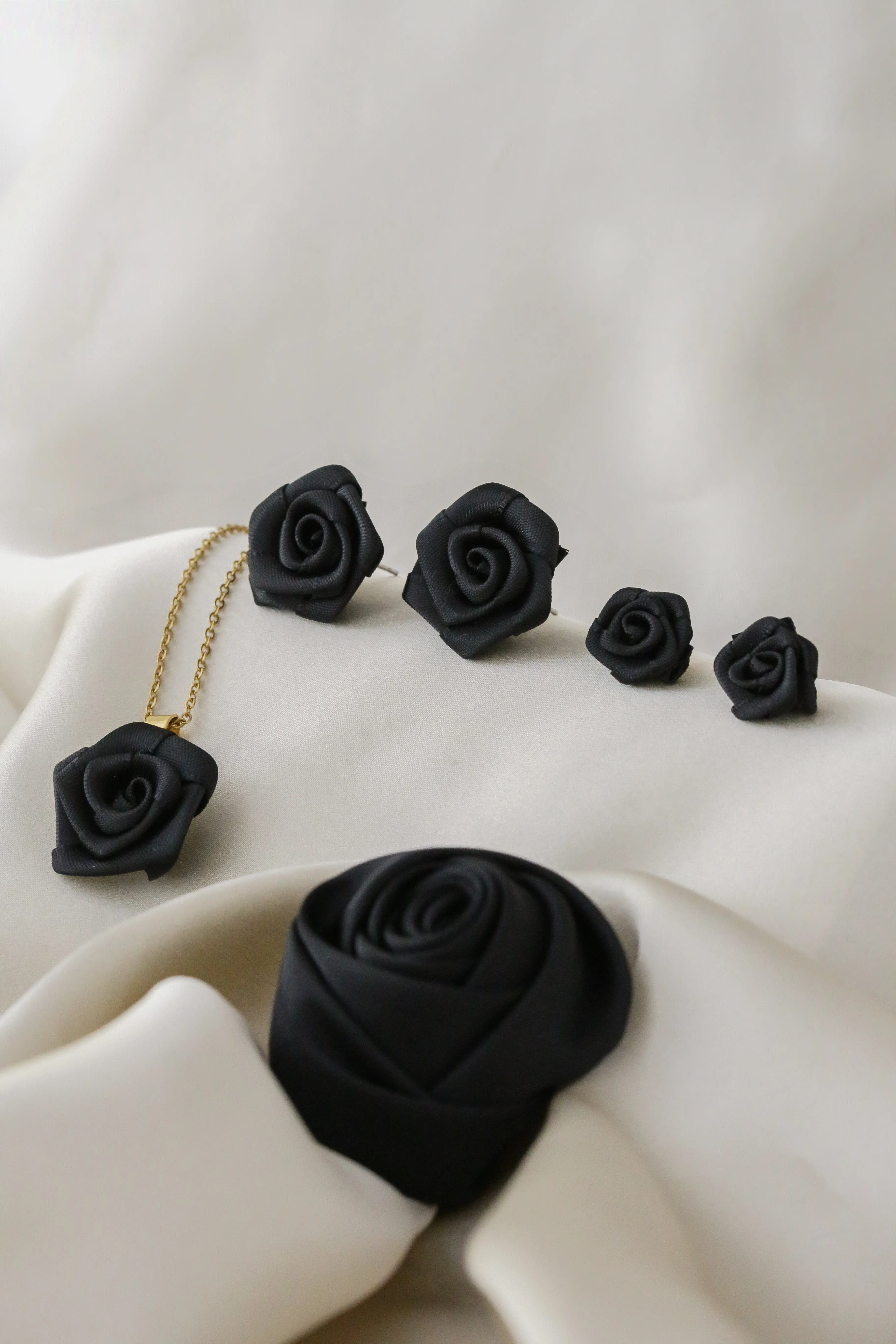 Xenopatra Rose Necklace