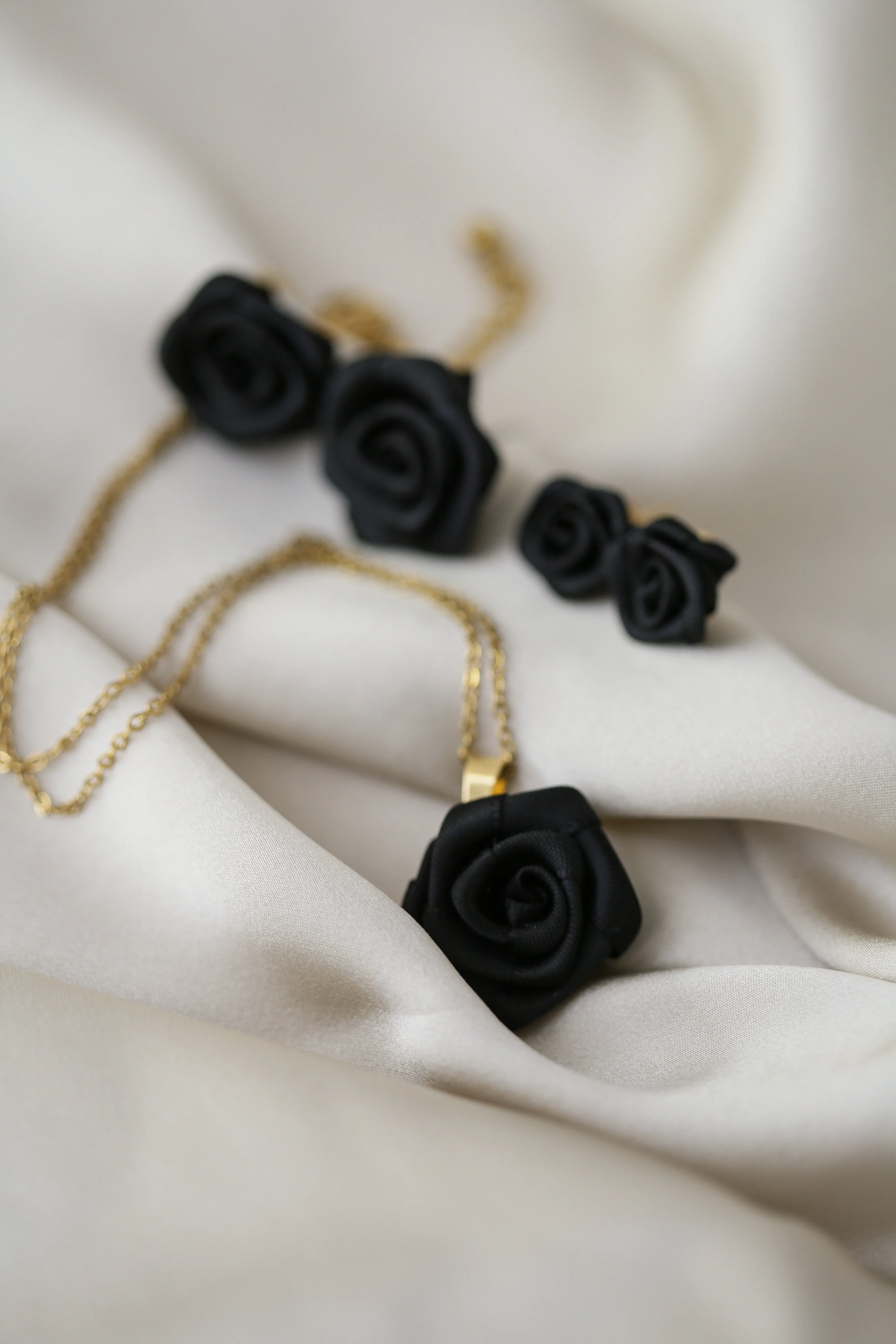Xenopatra Rose Necklace